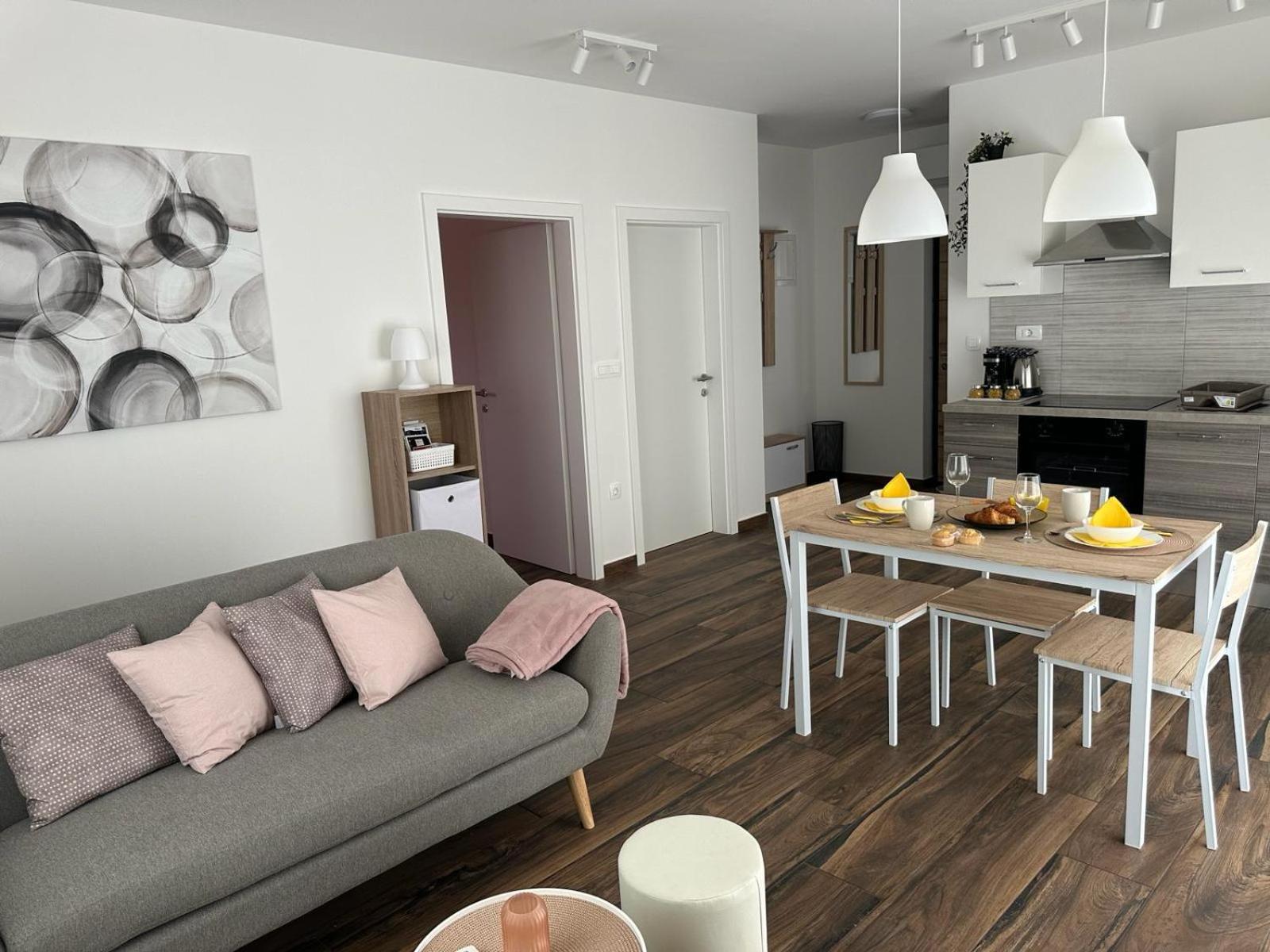 Apartments Harmony Hills Pula Bagian luar foto