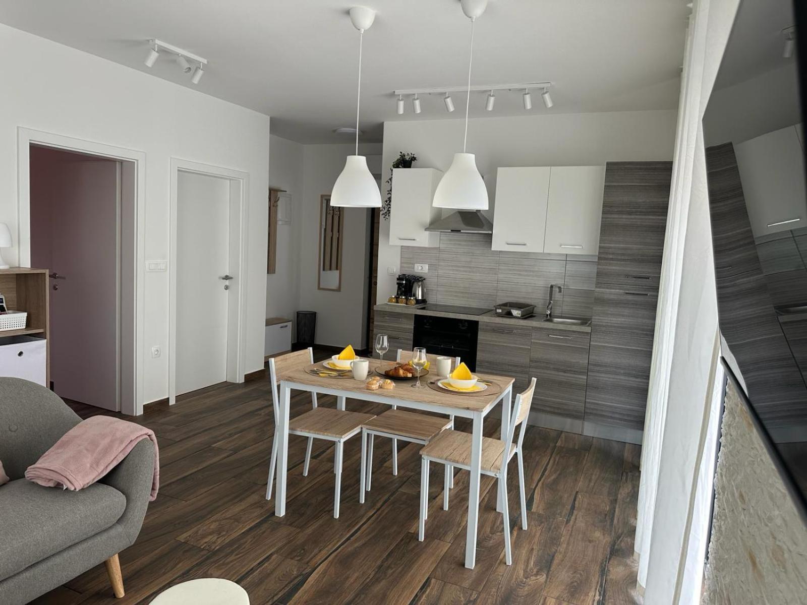 Apartments Harmony Hills Pula Bagian luar foto