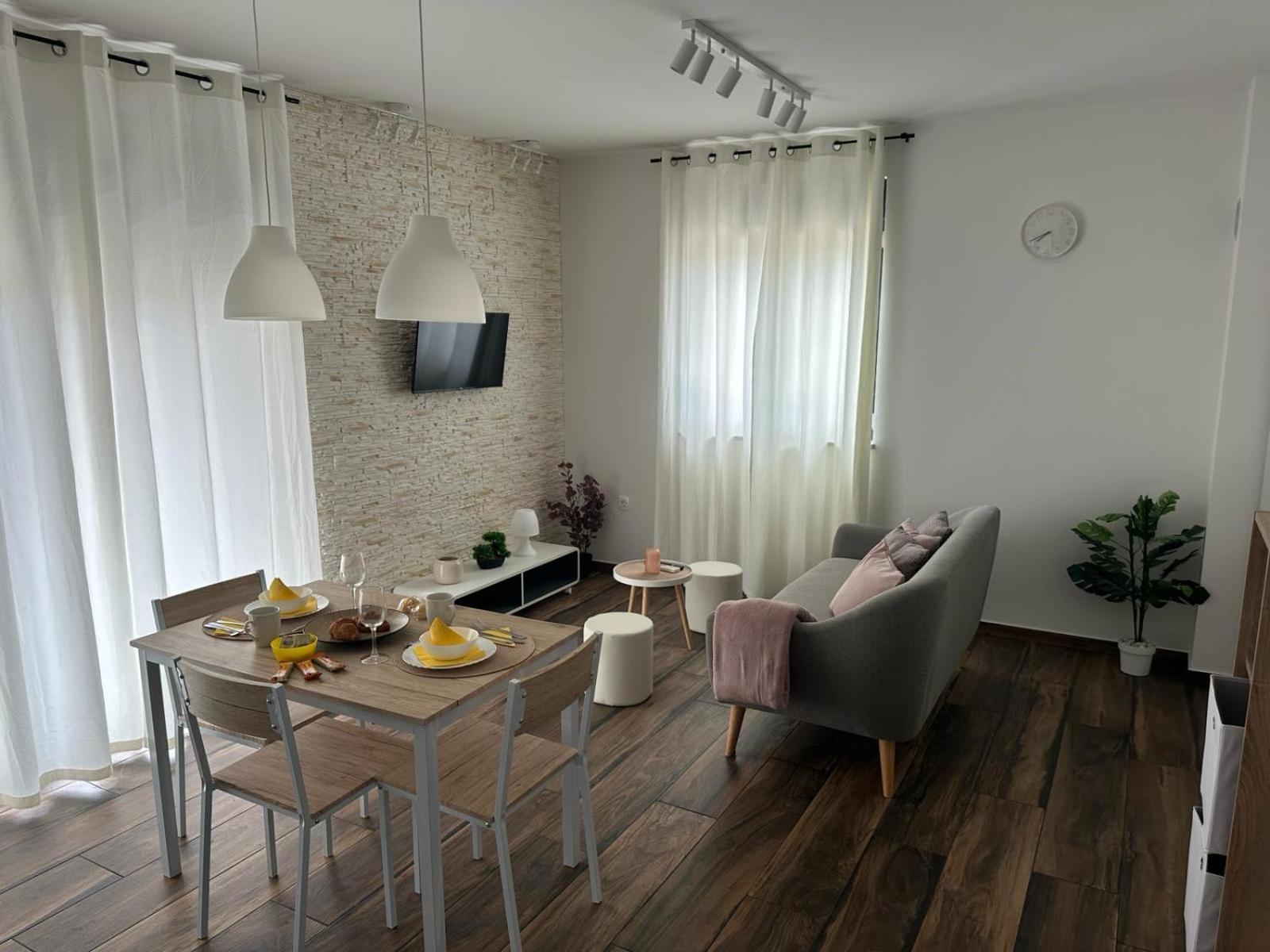 Apartments Harmony Hills Pula Bagian luar foto