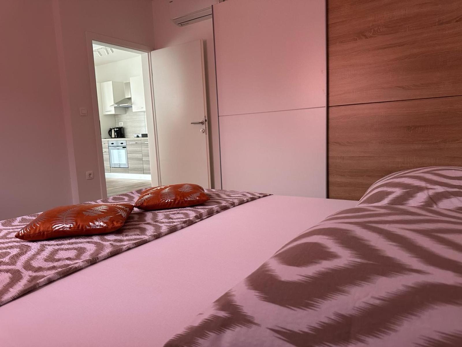 Apartments Harmony Hills Pula Bagian luar foto